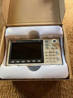 UTG932E UNI-T Function Arbitrary Waveform Signal Generator